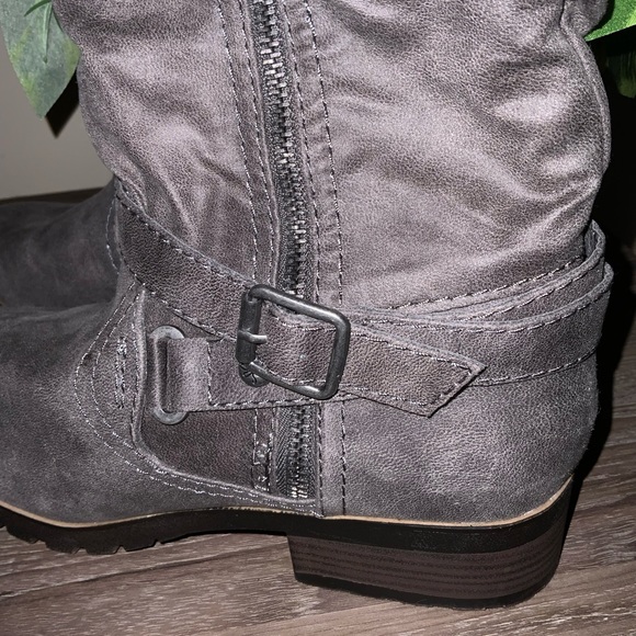 Woman’s Gray boot ( never worn ) - Picture 6 of 13